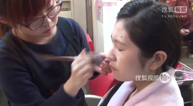 韩国之旅 【拍客】搜狐帅哥美女来韩国首尔体验化妆拍婚纱照