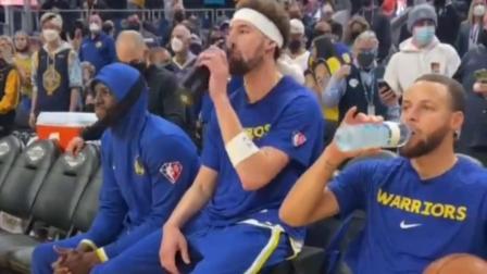NBA热辣资讯 汤普森和库里赛前上演神同步！球迷：这就是水花兄弟的默契！