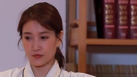 深入修德谷体验中国传统文化 啜妮表演太极剑