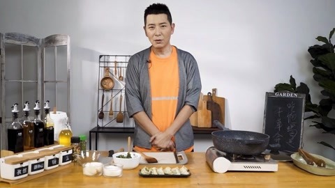罐头小厨 老上海鲜肉锅贴做法