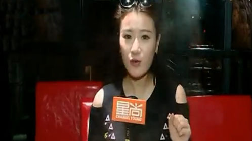 人气美食 上海美食型男路易 浓油赤酱毛蟹年糕！