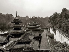 经典传奇 解密大行动 探秘人坟同屋