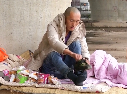 寻情记 流浪汉感动全城 最美的你家在哪里