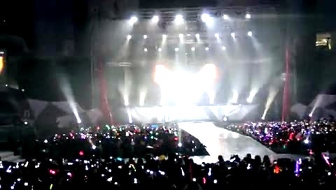 2PM 天使 & 恶魔 南京演唱会 主Nichkhun 饭拍版-2PM