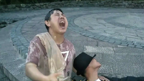 唱罢吹灯 兄弟俩搞笑演绎怀念青春
