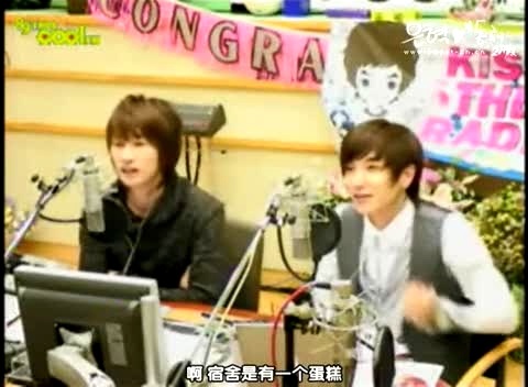 IU kiss&cry 东海生日连线Cut Kiss The Radio 中文字幕 08/10/15-Super Junior (SJ)