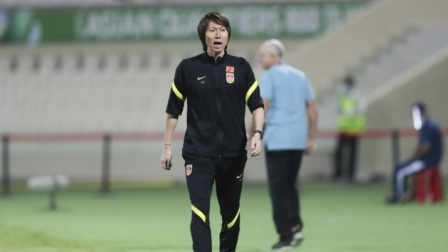 中国男足冲击2022世界杯 记者：李铁赛后发布会在解气 建议足协给他请个心理医生