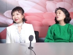 选择2019 女嘉宾现场演唱京剧 退休教师展示国画作品