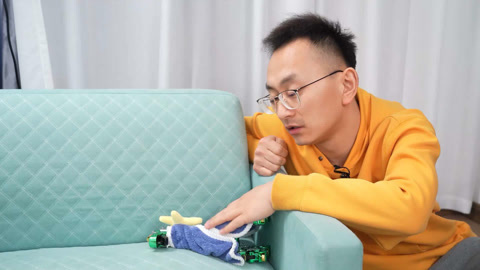 小志劳累沉睡不起