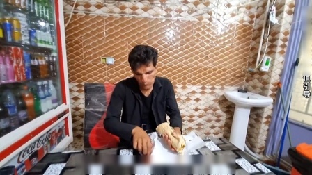 康特终于离家出走，寻找妻子阿祖法