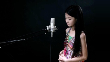 00后萝莉翻唱英文歌曲 经典旋律让人沉醉