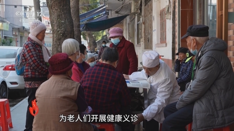 道德观察 《道德观察(日播版)》 20250329 老军医的“乡村处方”