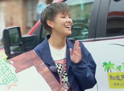 火箭少女变身“黄金圣斗士”