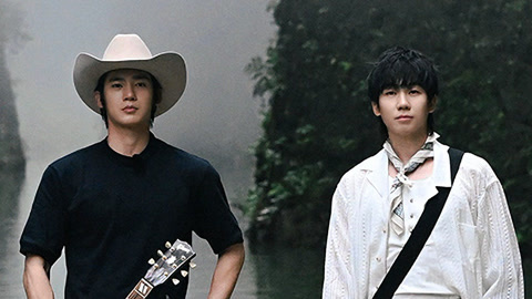 于适挑战高空栈桥对唱民歌 白举纲溶洞弹唱自带混响