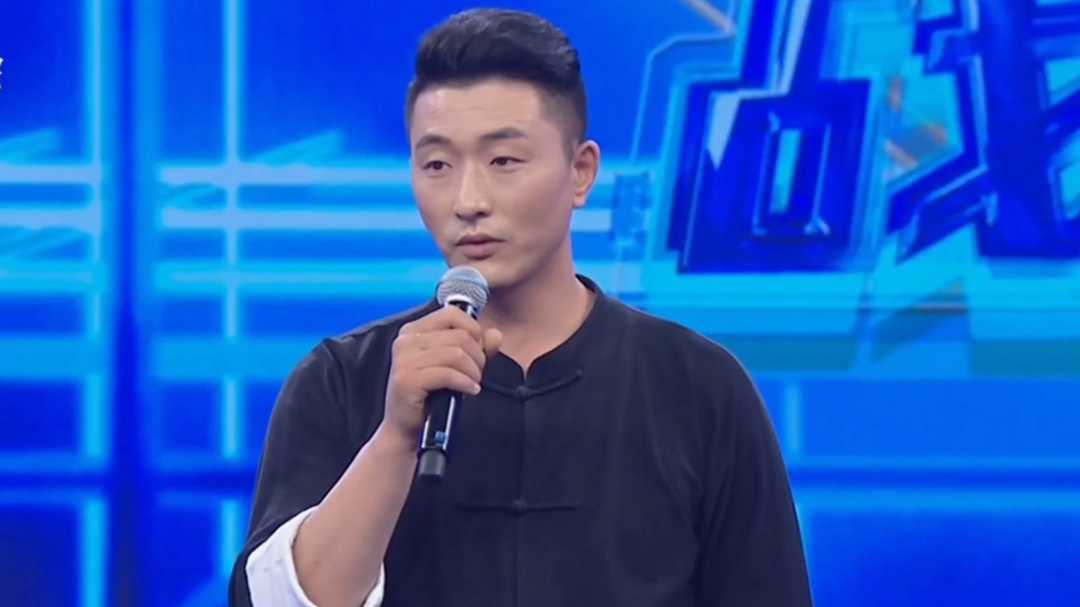 跨时代战书 双节棍高手带来花式表演