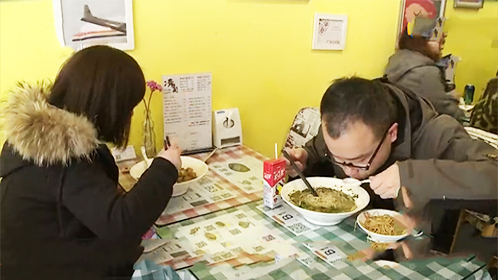 人气美食 慢工出美味 寻觅正宗上海葱油拌面