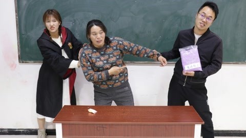 美女家务事 小晴做好人好事被老师骂，没想竟是“反话粘土”惹的祸，什么情况
