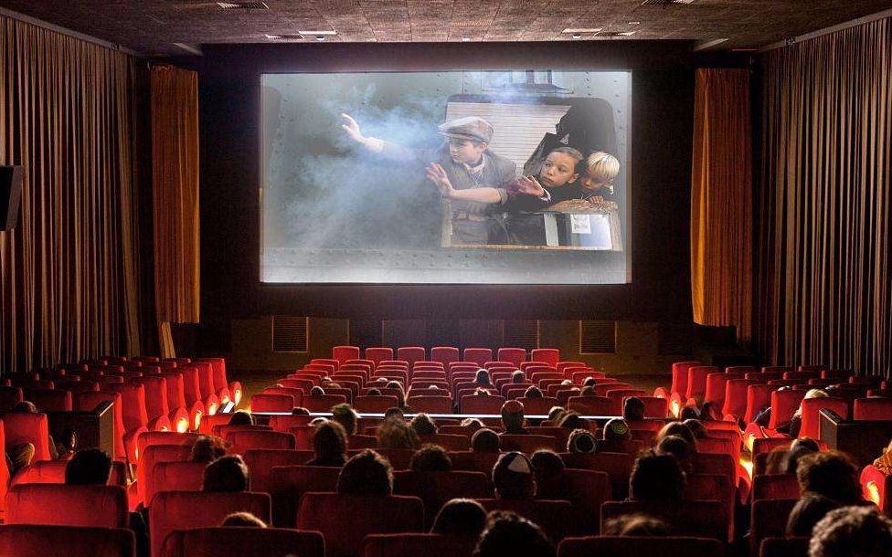 从露天到影院巨幕，看中国电影银幕发展史