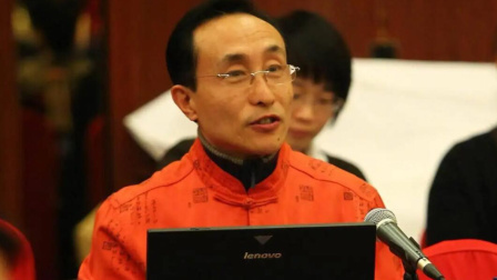 体育24小时速递 巩汉林签名足球非区楚良本人所签