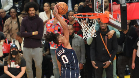 NBA热辣资讯 杰伦格林空接大风车扣篮！你觉得这一扣什么水平？