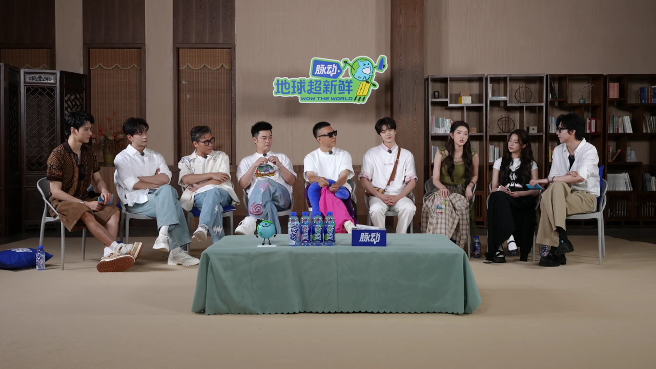 直播回顾：地球团团建，李乃文孙红雷拿问号比心