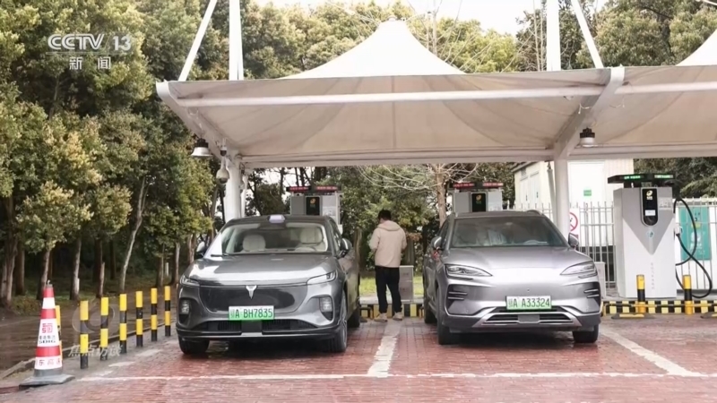 《焦点访谈》 20260409 自驾千里寻“桩”记