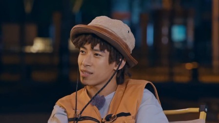 叶音王晨艺骑行看落日，合跳双人舞记录旅程点滴时光