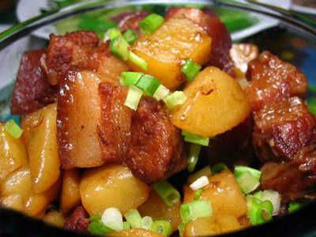 美&middot;食 大厨告诉你，土豆红烧肉香软不烂的秘密，原来因为多加了它