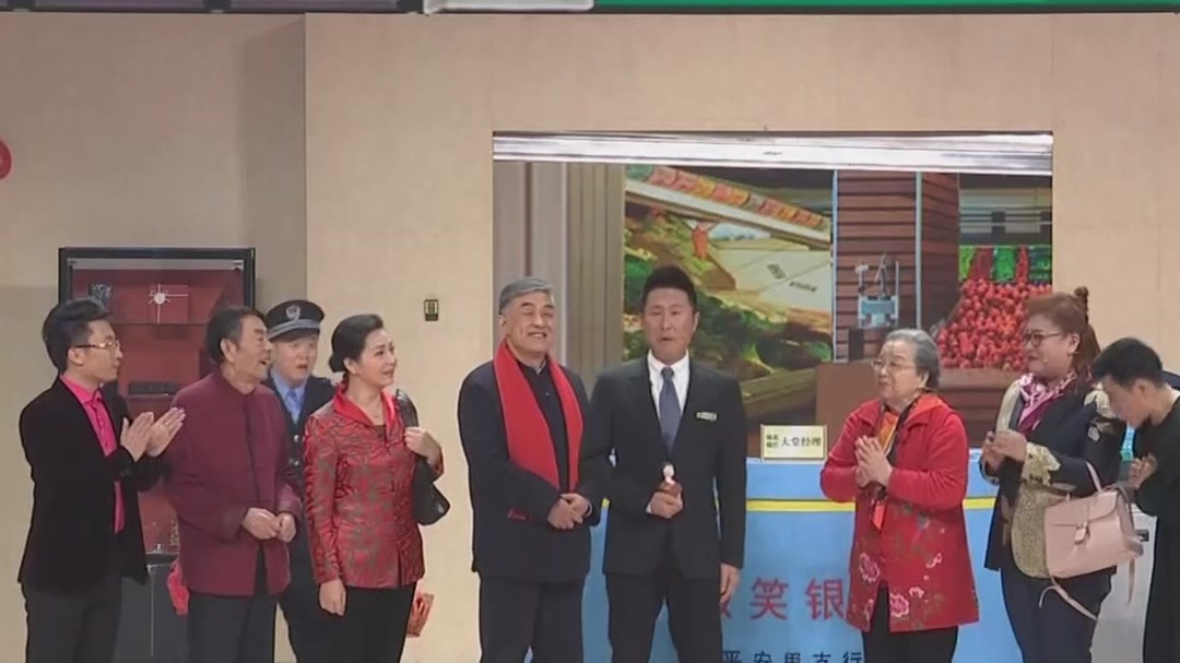 人民警察为人民 大堂经理热心肠
