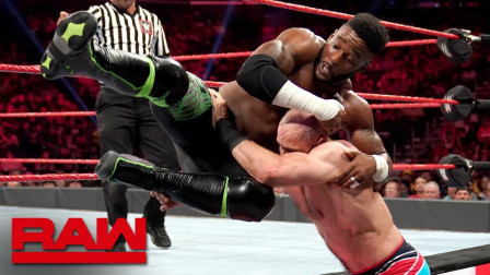 WWE RAW 2019 【RAW 08/26】凯萨罗将对方高踢转换成脚踝锁