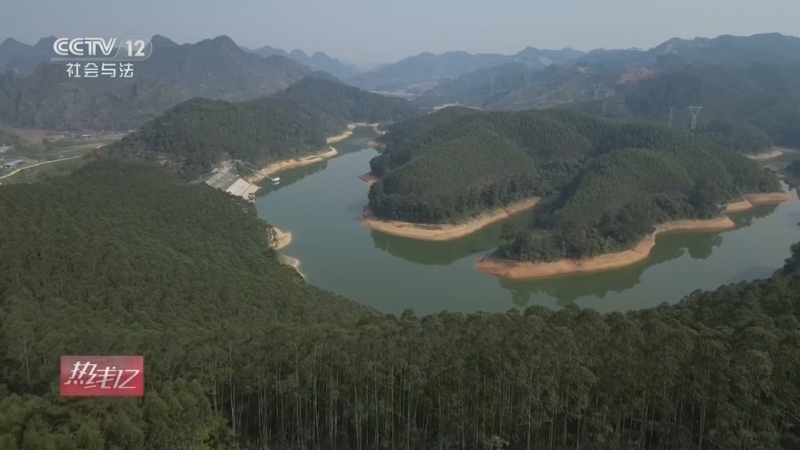 《热线12》 20251224