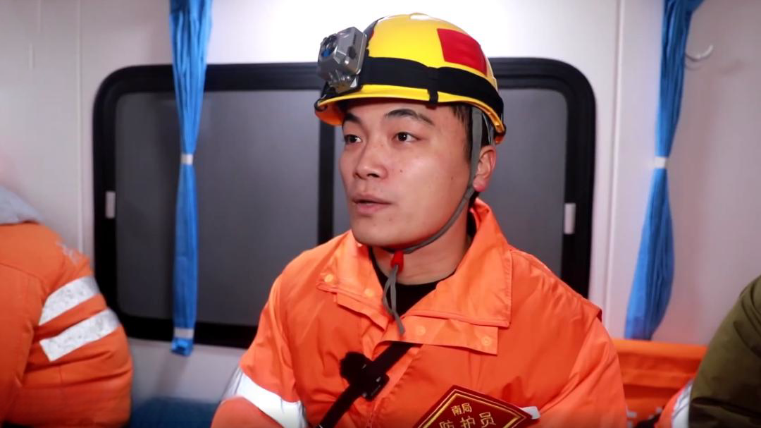 社会传真 鄱阳湖上的高铁“夜行侠”