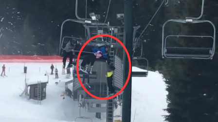 男孩掉出缆车悬在半空 5名滑雪少年用“救生垫”救援