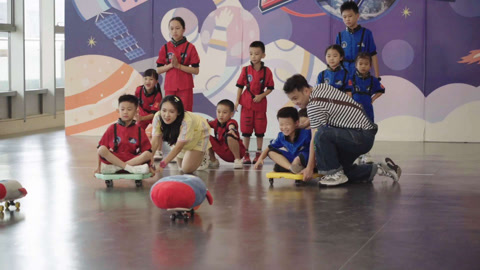 变形联盟之少年航天梦 月球篇 第2季 探秘月球