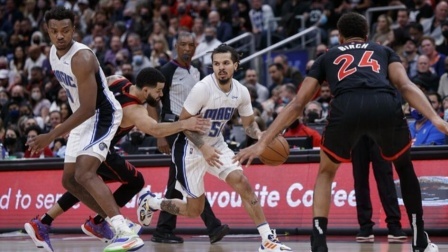 NBA热辣资讯 近百名球员&教练触发健康安全协议 联盟宣布五场比赛延期举行