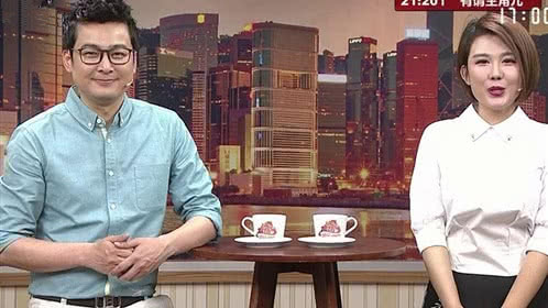 欢乐集结号 送锦旗表达感谢 还包包乐于助人