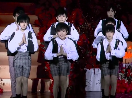 宋亚轩精彩唱跳演绎《神奇》