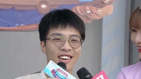 男生女生向前冲 第十四季 “表情包”男孩冲顶成功 心态轻松不惧落水
