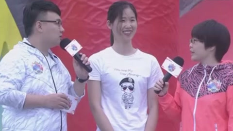 男生女生向前冲第十季 178高个女生闯关遗憾落水  程序员首个登顶赢一分