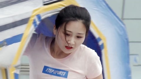 吴胡姓氏站队竞技 貌美女职员拿下开门红