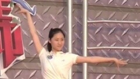 男生女生向前冲 女生队首战告捷 文艺兵秀拉丁