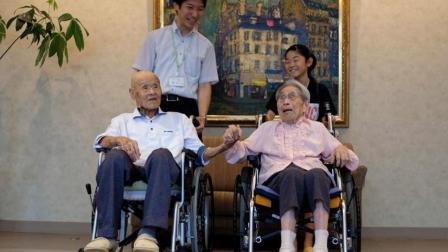 半岛奇闻 世界上最长的婚姻，两人加起来208岁高龄，夫妻携手度过80年