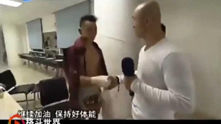 格斗视界 “小虎“铁英华迎战”酷刑者“顾辉, 一龙现场给铁英华加油助威!