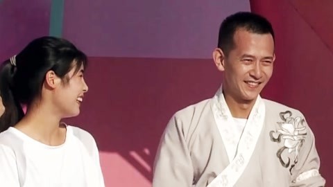 冲冲侠助女生闯关