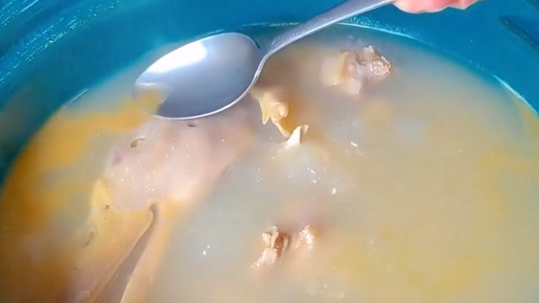 人气美食 时令老鸭芋艿汤 扁尖火腿来提鲜