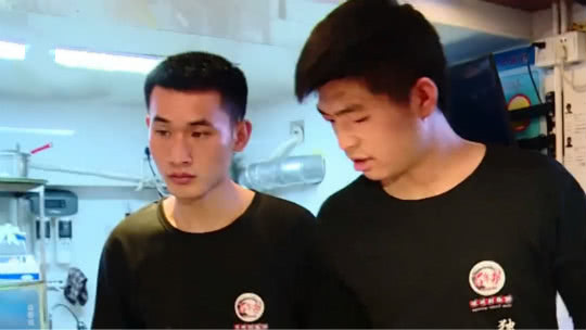 人气美食 鱼汤熬足8小时 人气鱼粉日销千碗