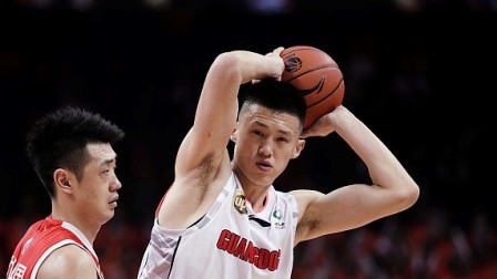 CBA 18/19赛季 广东VS广州第二节：周鹏与龙狮主帅激烈冲突，半场广东72-62领先