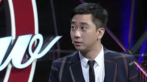 今晚80后脱口秀 王自健讽整容女身怀“六假” 脑洞大开谈假球