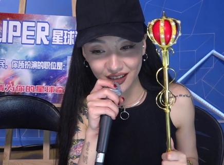 818超女聊天室 寿星王金金权杖在手变城堡独裁者
