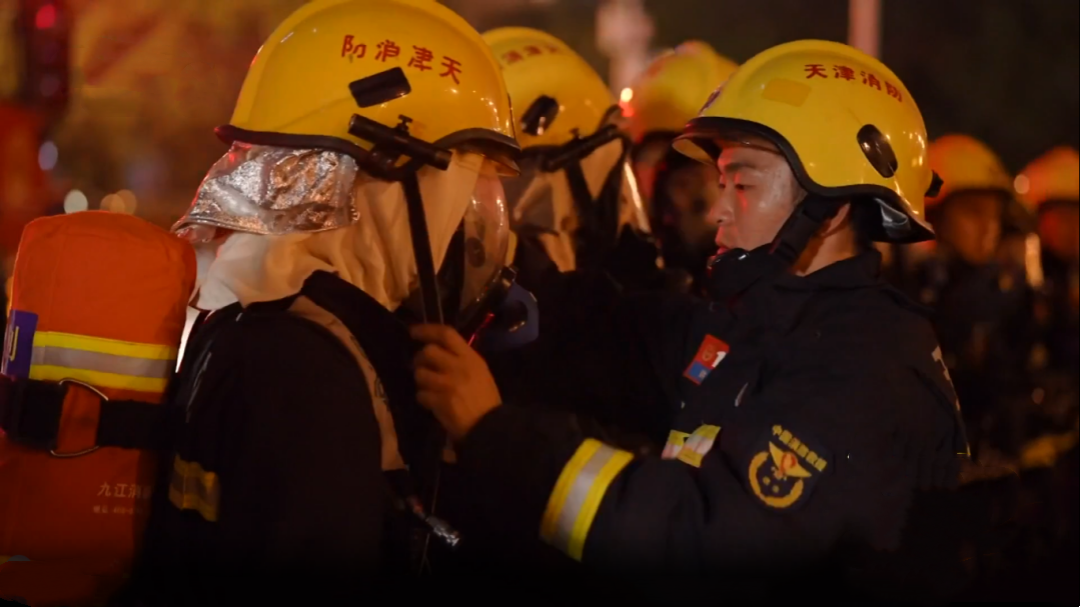 群英会 致敬火焰蓝感受待命深刻体验  深入体验消防指战员的艰苦训练